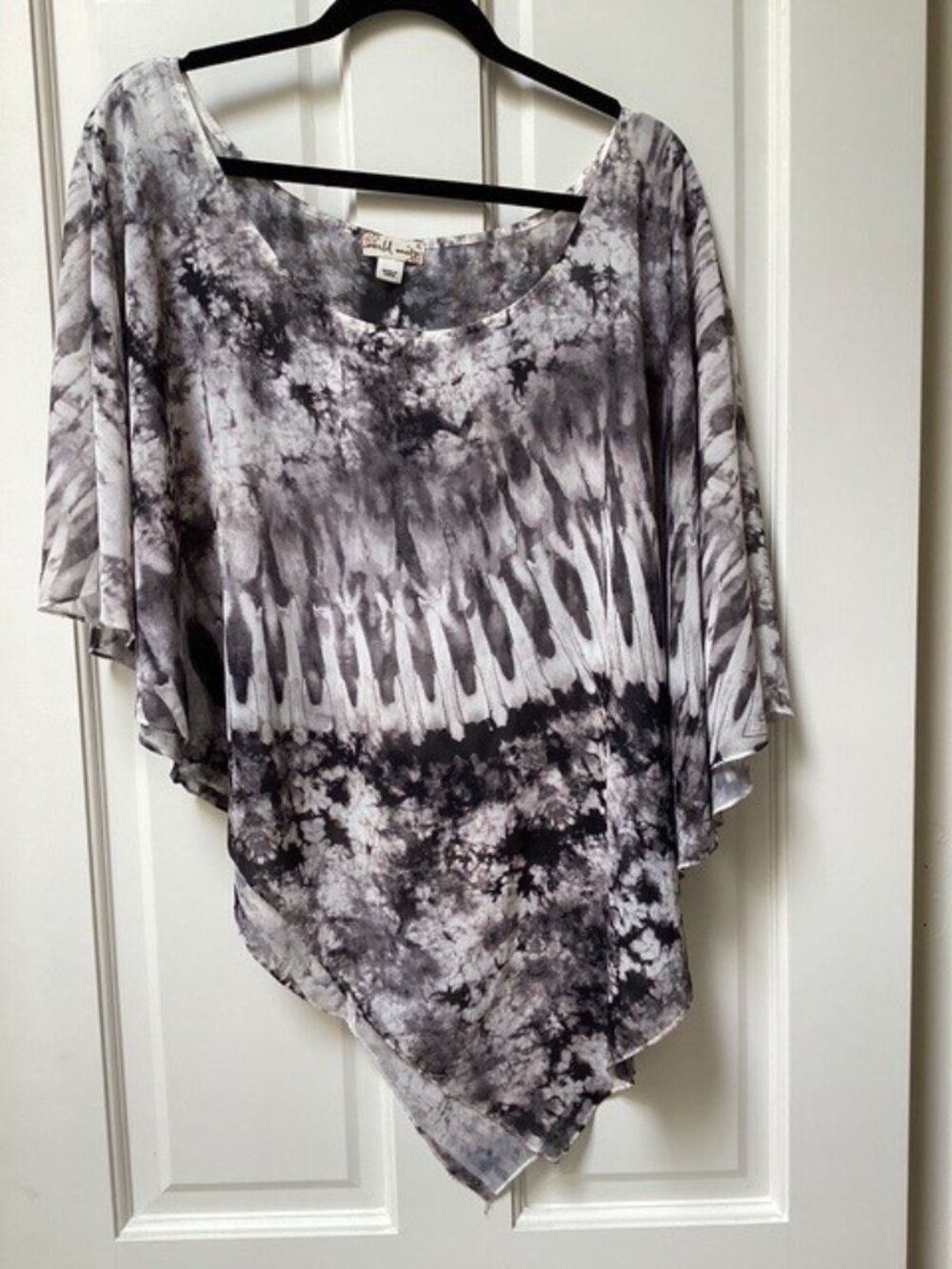 World Unity black and white poncho, top, wrap, size XL